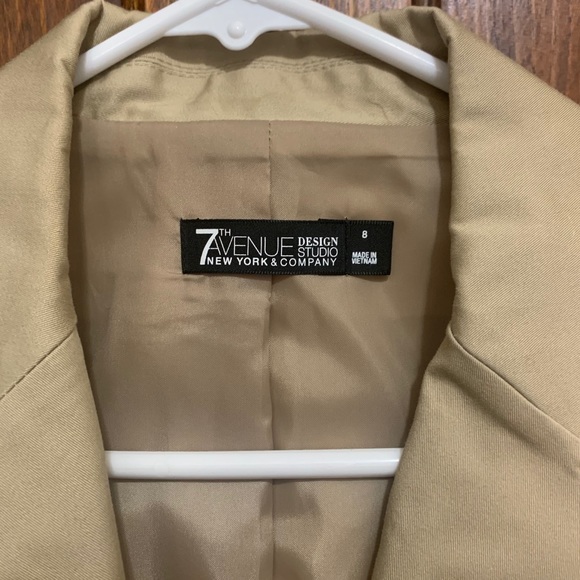 Tan blazer with polka dot accent sleeves - Picture 3 of 3